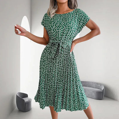 Robe plissée à fleurs à manches courtes pour femme