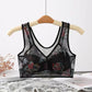 [Les femmes riches portent] un soutien-gorge confortable sans boutons pointu