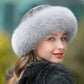 Un chapeau d'hiver chaud en fausse fourrure de vison
