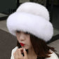 Un chapeau d'hiver chaud en fausse fourrure de vison